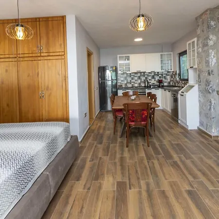 Eclectic Studio Near Sea In Bodrum דירה *